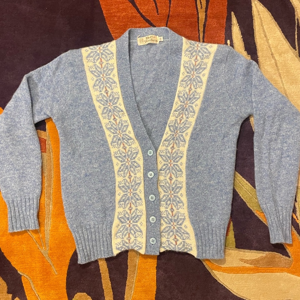 Vintage Scottish Wool C ardigan featuring snowflakes. Moffat Woolen